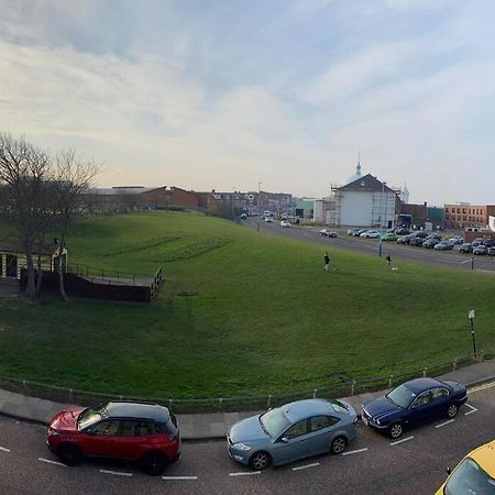 Hightide Seaside Apartment With Beach & Spanish City Views Whitley Bay Extérieur photo